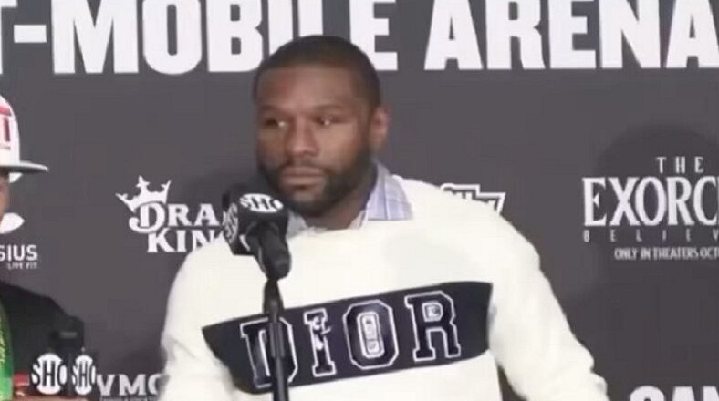 Floyd Mayweather confronts reporter for not calling him GOAT