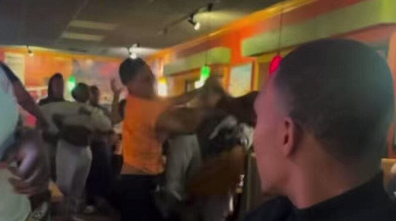 Major fight breaks out in the middle of an Applebees