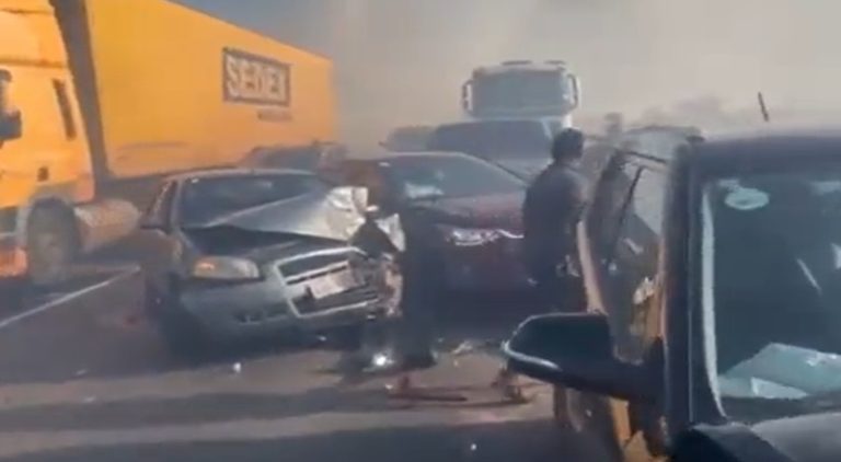 Driver speeds through smoke filled highway and gets into wreck