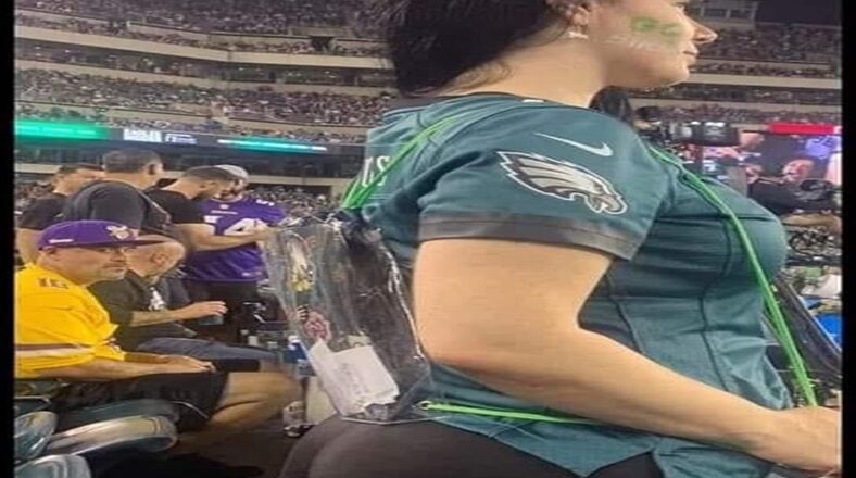 Female Eagles fan trends due to her large rear end