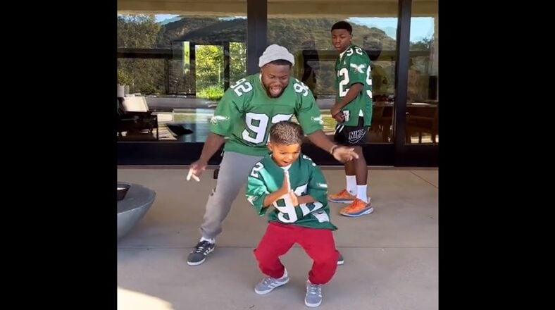 Kevin Hart and his sons celebrate Eagles win vs Cowboys
