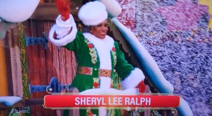 Sheryl Lee Ralph trends as Mrs Claus at Thanksgiving parade