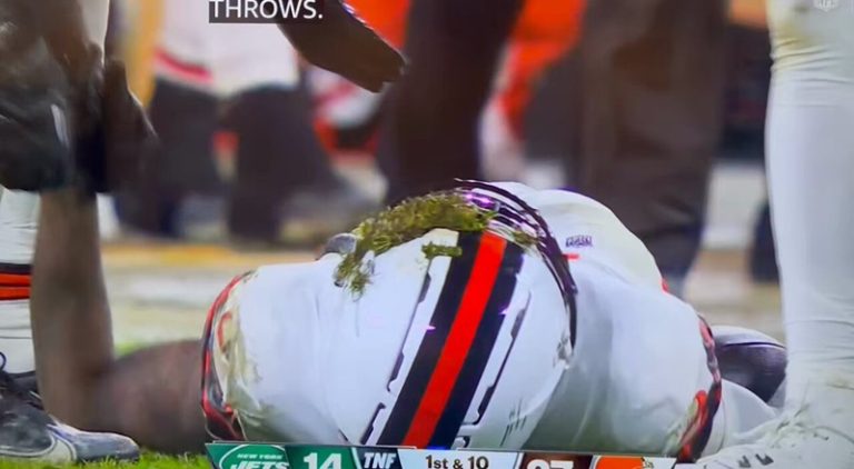 Elijah Moore has seizure after being hit in Browns-Jets game