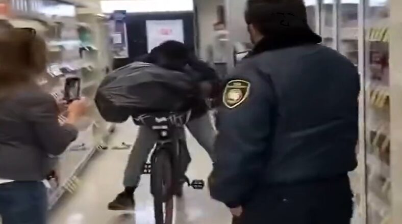 Police film man as he shoplifts from Walgreens and leaves on bike