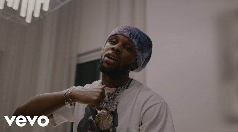 Toosii releases new "IDGAF" single