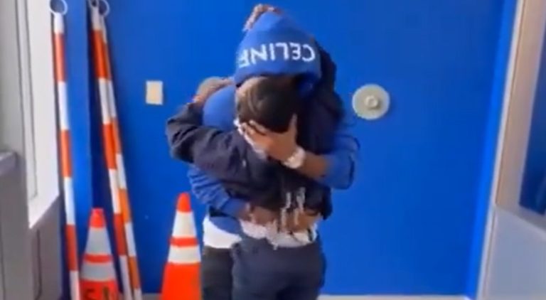 Father surprises daughter at school upon prison release
