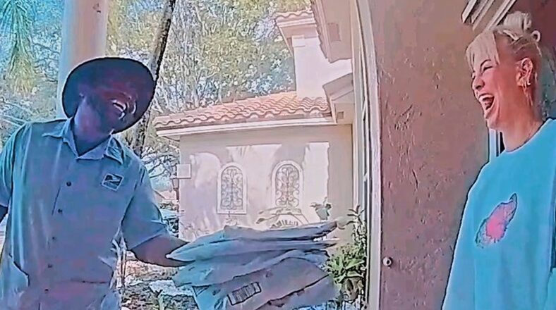 Mail carrier hilariously calms a woman he startled during delivery