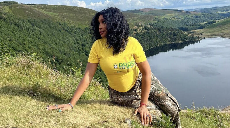 SZA threatens legal action against people leaking her music