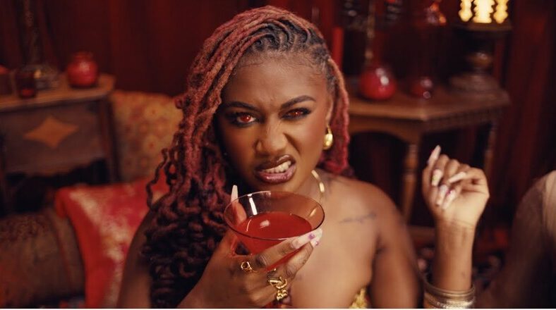 Kaliii begins 2024 with "Bozo" single