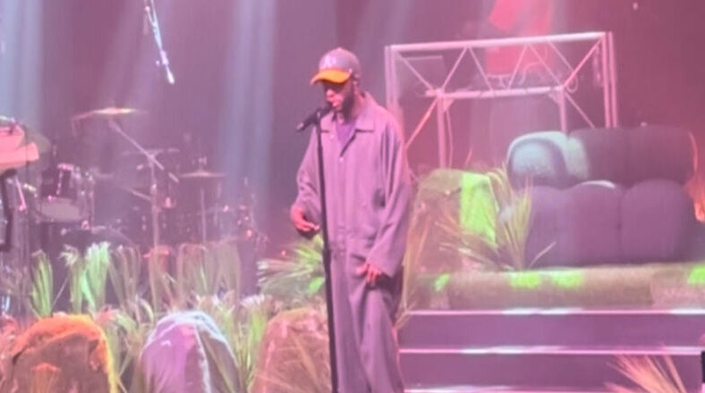 6LACK delivers acoustic pop-up concert to hometown of Atlanta