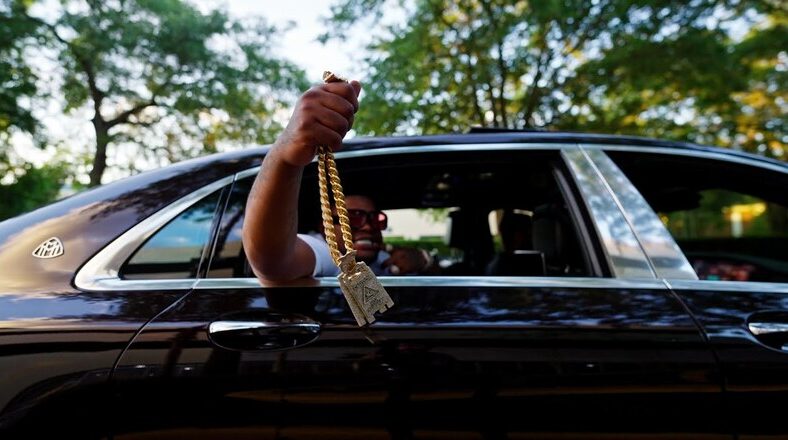 Bossman Dlow releases "SportsCenter" single