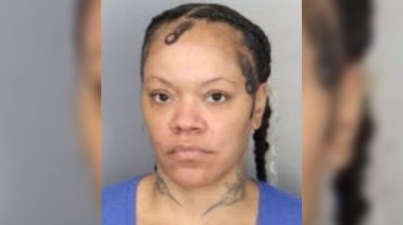 43-year-old mom arrested after shooting teen in Memphis fight