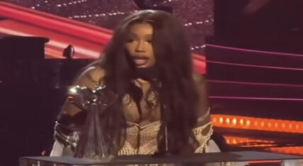 SZA Wins 3rd Straight R&B Artist of the Year at iHeartRadio Awards
