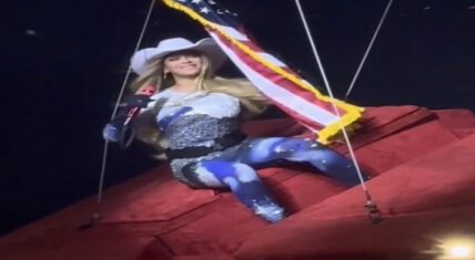 Beyoncé gets stuck in floating car during her Houston concert
