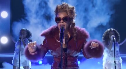 Keyshia Cole helped start the BET Awards off with her performance of 