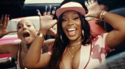 Monaleo drops visuals for 