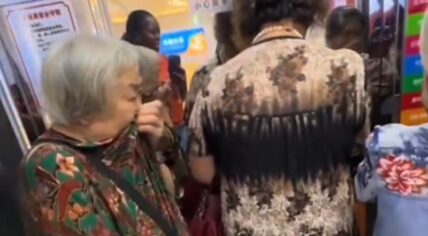 A Black couple recently went on vacation in China. When visiting a mall, they wound up on an elevator with some elderly women. These women began covering their noses, when they encountered the couple, who filmed the entire situation.