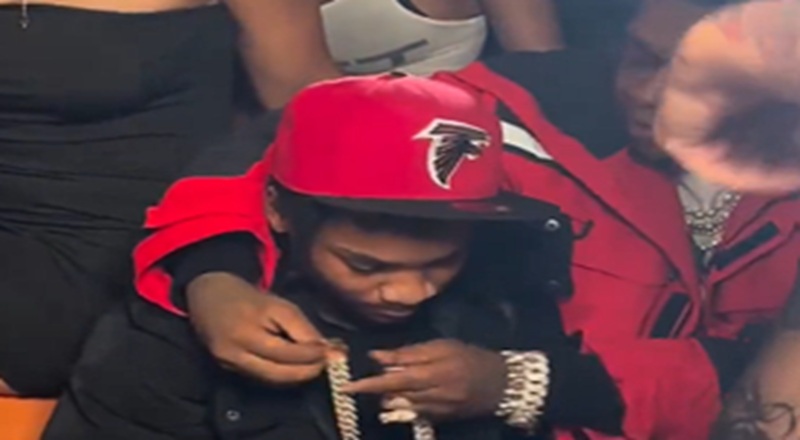 YTB Fatt puts chain on Lil HamSandwhich’s neck during music video shoot after realizing he had no jewelry [VIDEO]